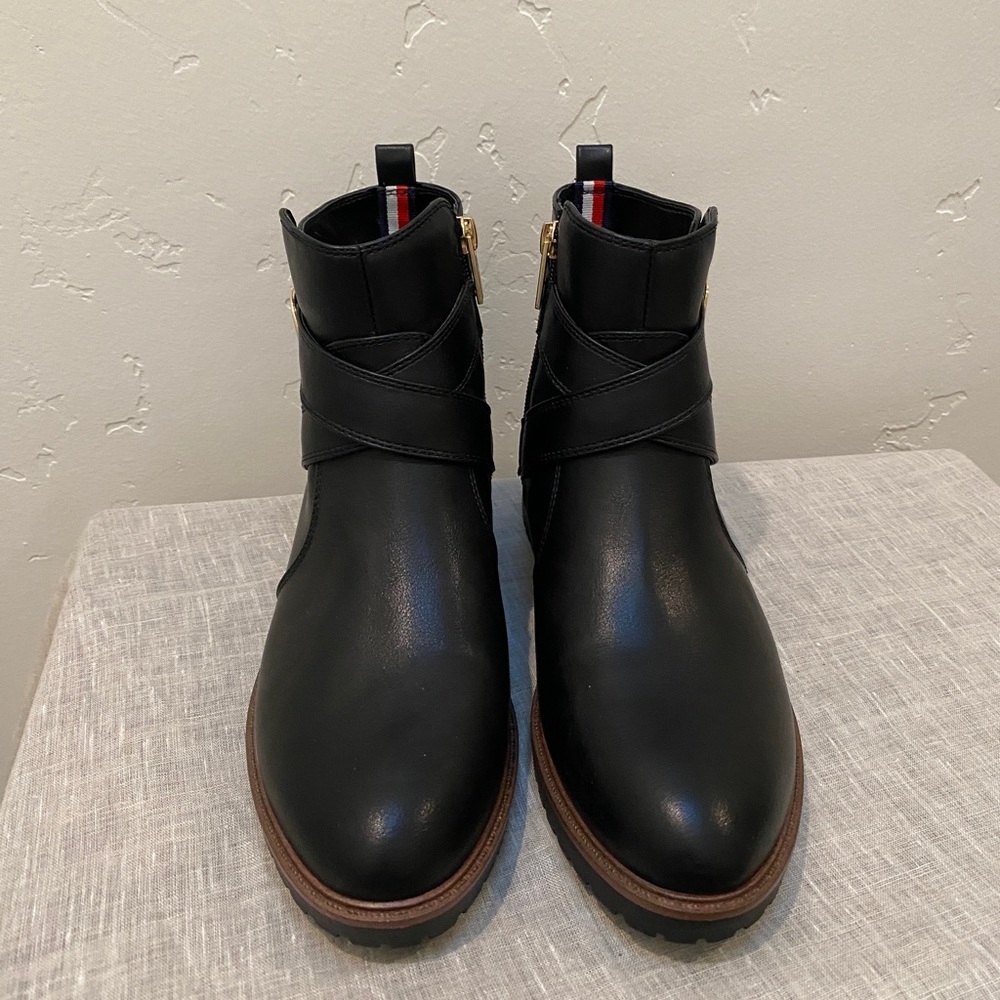 Tommy Hilfiger gold logo black  bootie shoes size 6M